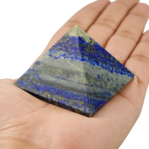 Polished_lapis_lazuli_pyramid_for_meditation_and_intuition
